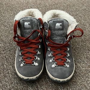 Used gray Sorel boots in great condition!
